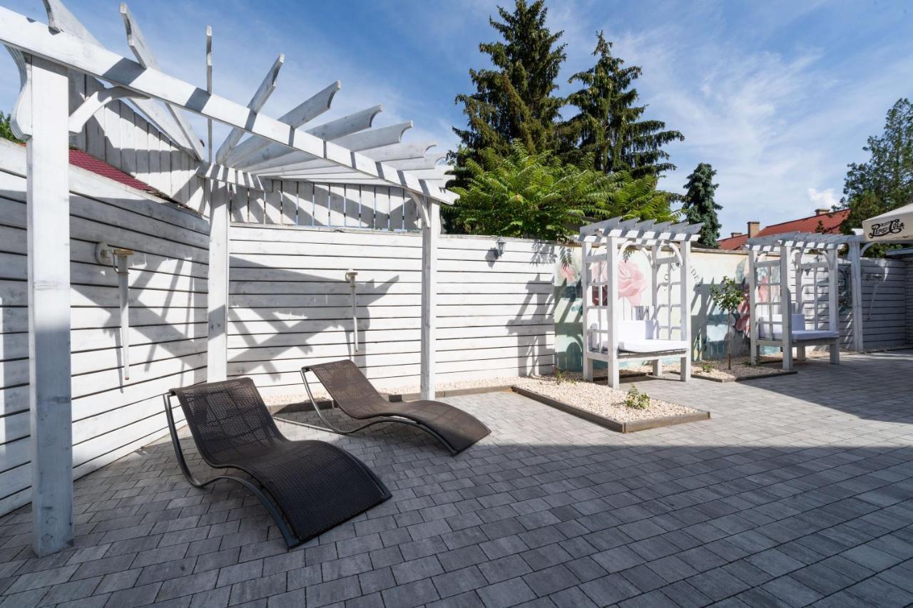 Villa Rose Garden Nyíregyháza Buitenkant foto