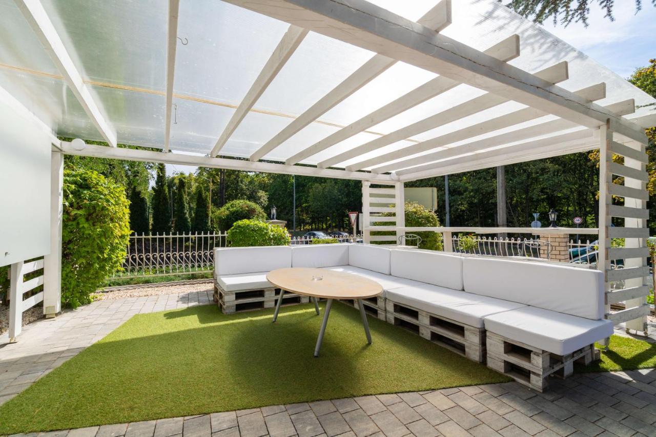 Villa Rose Garden Nyíregyháza Buitenkant foto