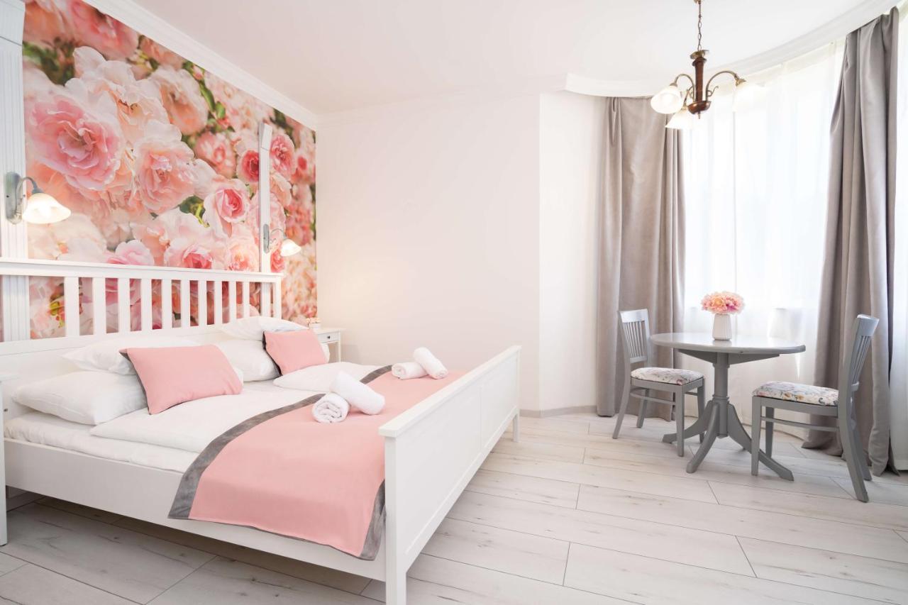 Villa Rose Garden Nyíregyháza Buitenkant foto