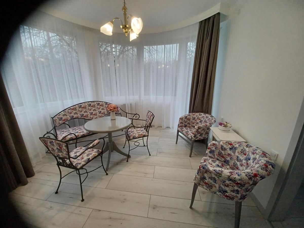 Villa Rose Garden Nyíregyháza Buitenkant foto