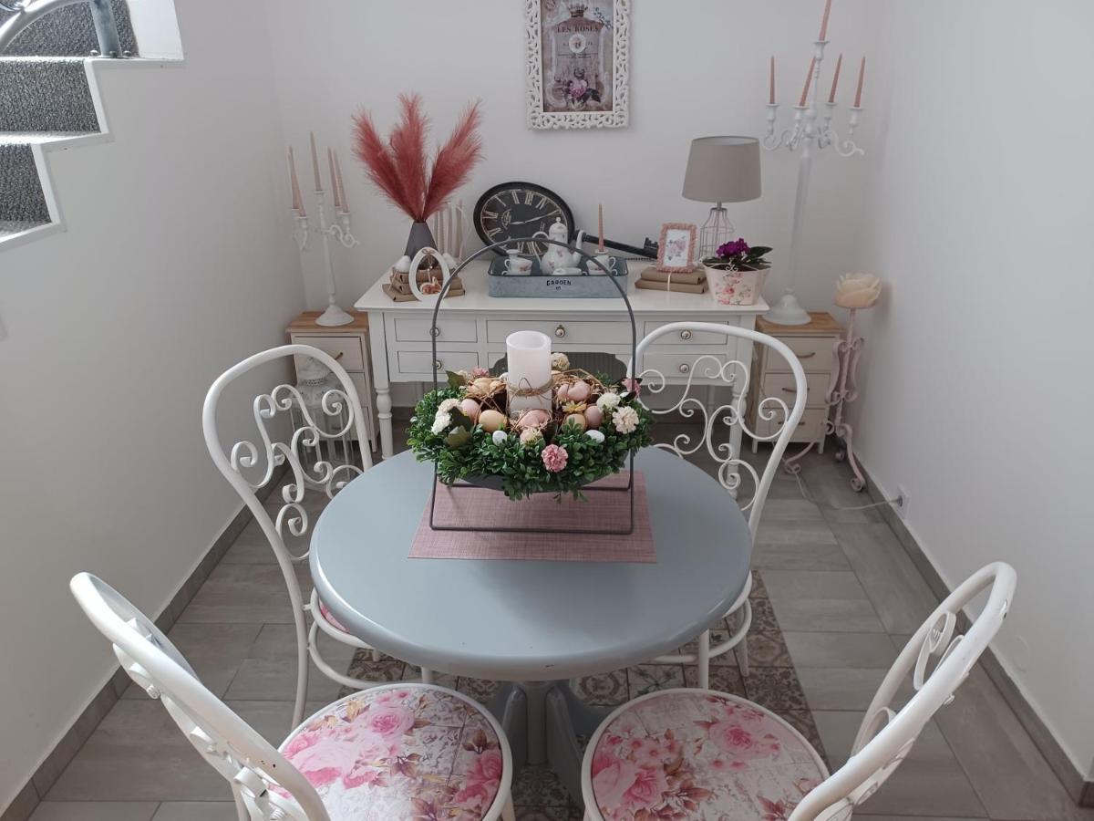 Villa Rose Garden Nyíregyháza Buitenkant foto