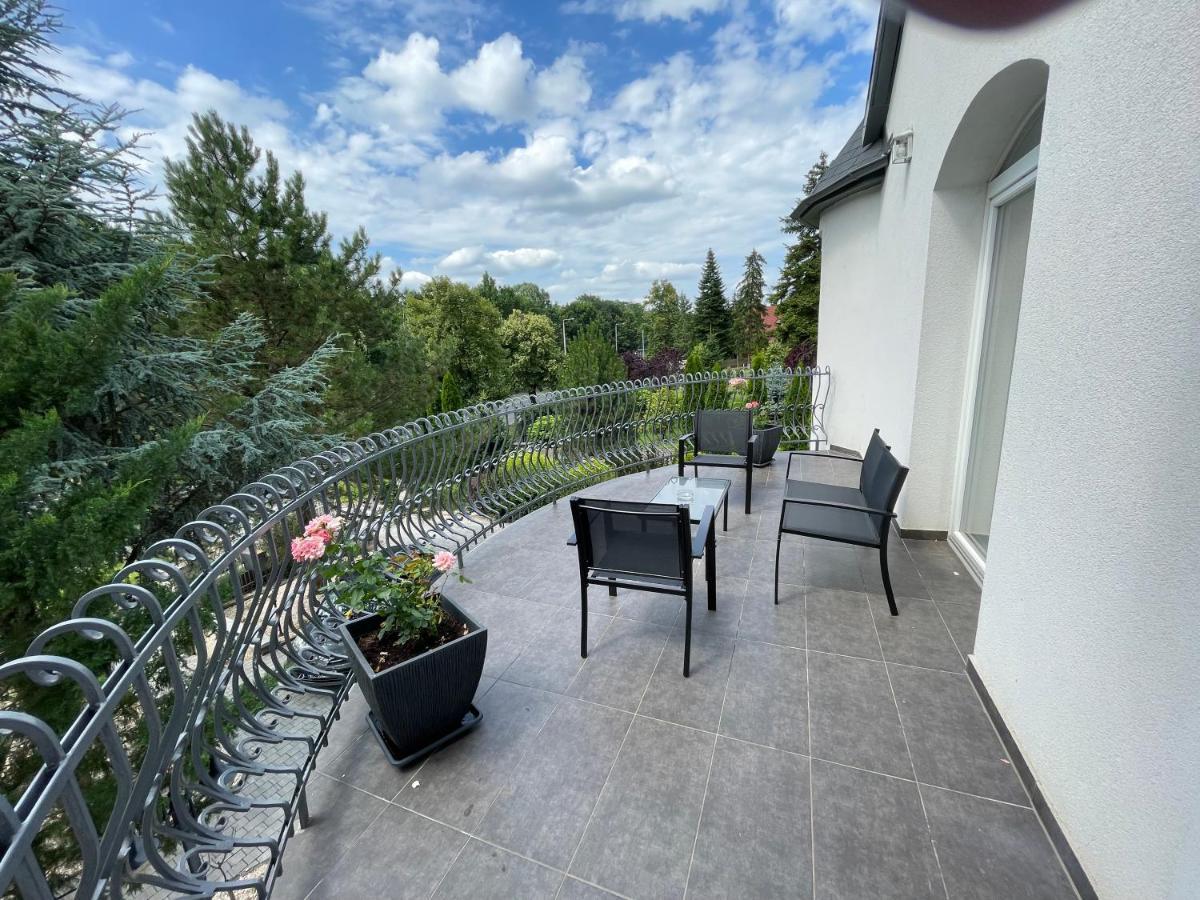 Villa Rose Garden Nyíregyháza Buitenkant foto
