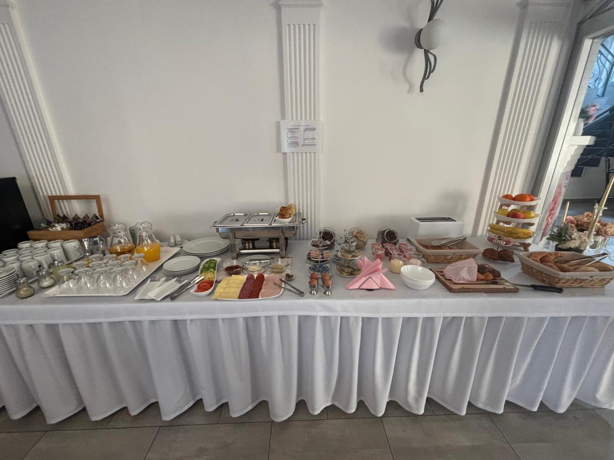 Villa Rose Garden Nyíregyháza Buitenkant foto